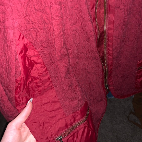 Red jacket - Picture 2 of 4
